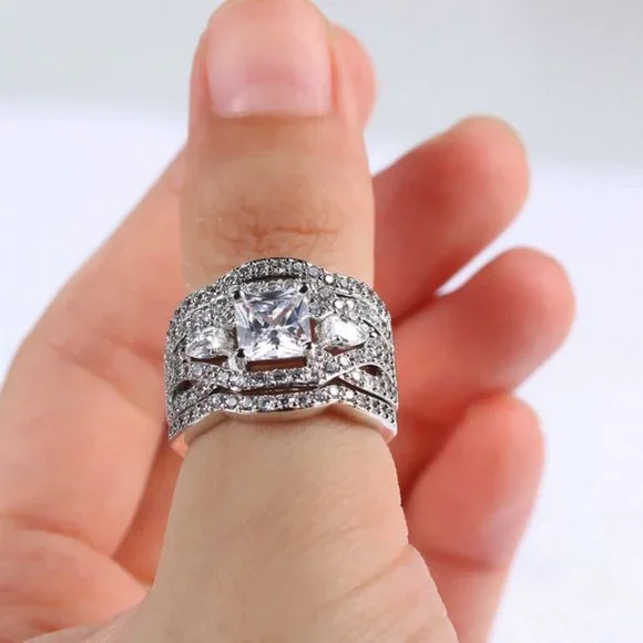 *NEW 18K White Gold Princess Cut Diamond 3PC Ring - Picture 7 of 15